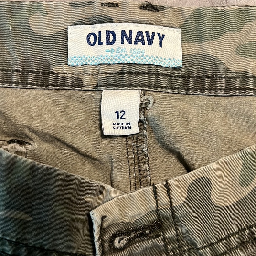 Camouflage Low Rise shorts size 12 cargo - Picture 2 of 5